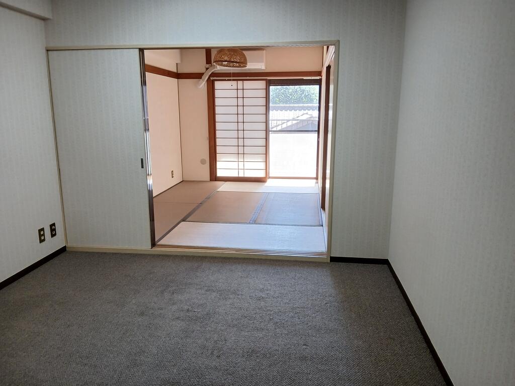 ライオンズマンション本町の居間写真