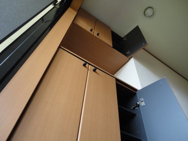 ＪＲ東海道本線 西焼津駅 徒歩36分 2階建 築23年の玄関写真