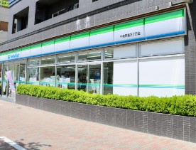 コンビニ　ファミリーマート中央月島三丁目店（コンビニ）まで161m