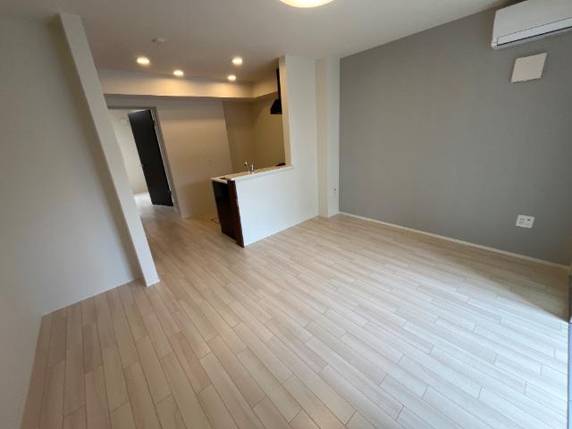 開成町古田島新築アパート工事の居間写真