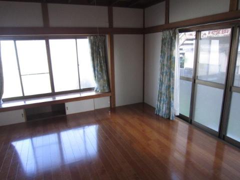 路川住宅の居間写真