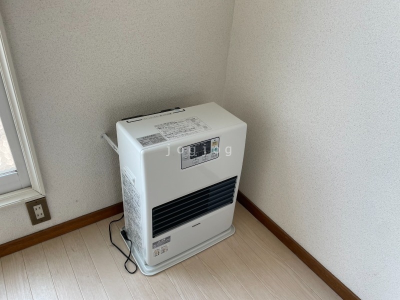 セキュリティ　冬はあったか石油ストーブです。