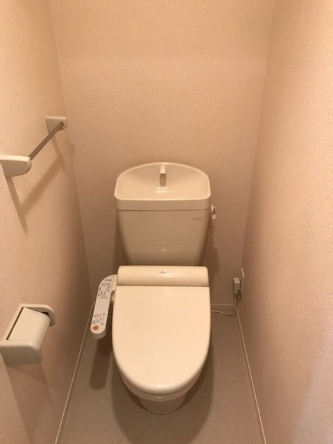 近鉄奈良線 河内花園駅 徒歩3分 2階建 築15年のトイレ写真