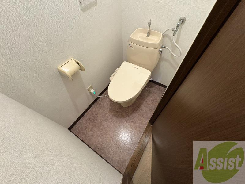 トイレ　こちらはトイレです。清潔感があり、安心して使用できます。