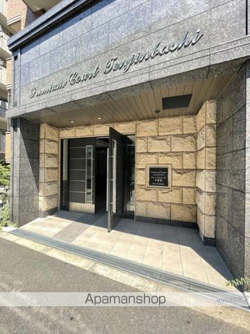 地下鉄谷町線 南森町駅 徒歩6分 13階建 築17年の外観写真