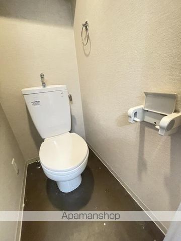 地下鉄谷町線 南森町駅 徒歩6分 13階建 築17年のトイレ写真