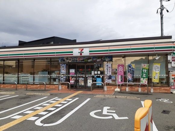 コンビニ　セブンイレブン池田鉢塚３丁目店（コンビニ）まで350m