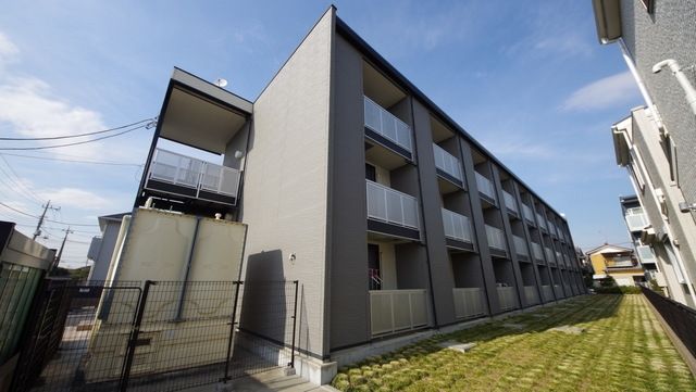 レオパレスアゼリアカーサの外観写真