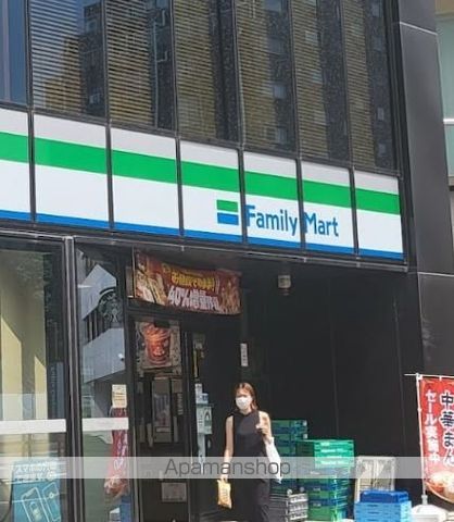 コンビニ　ファミリーマート北参道駅前店（コンビニ）まで223m