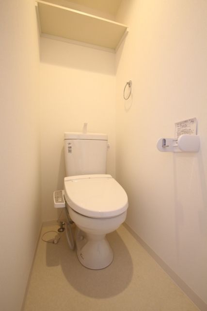 トイレ　※管理会社様提供の同タイプ102号室の写真です