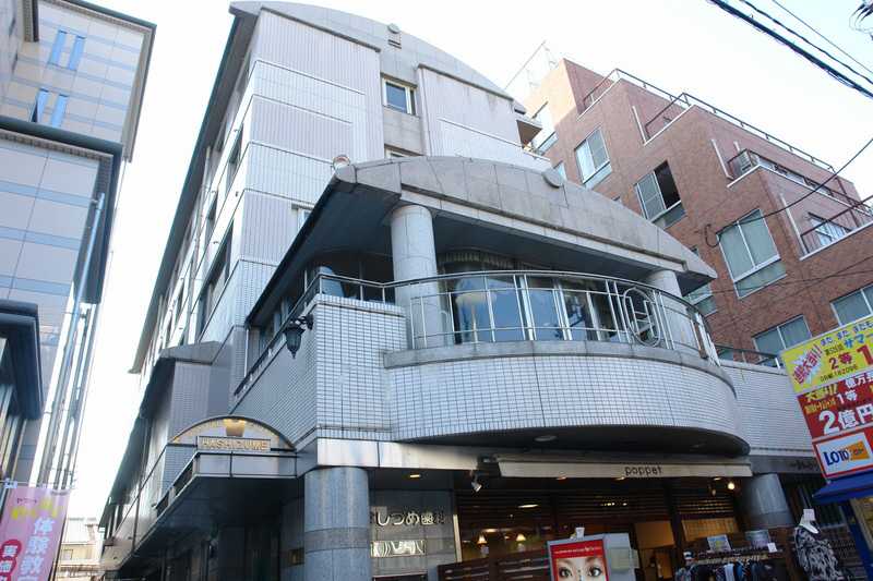 奈良市角振町のマンションの建物外観