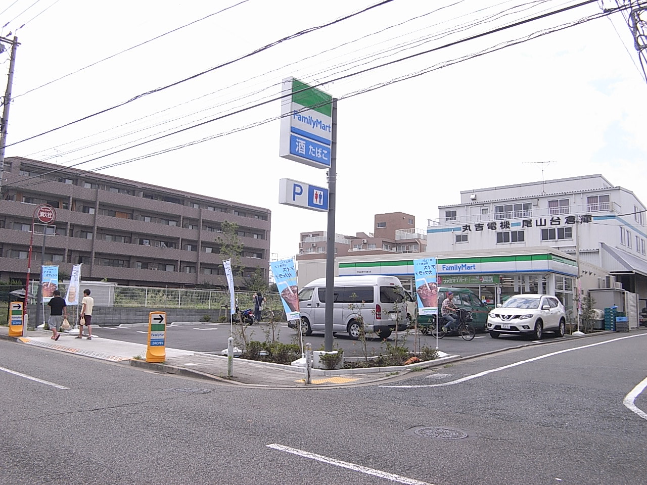 コンビニ　ファミリーマート世田谷等々力通り店（コンビニ）まで175m