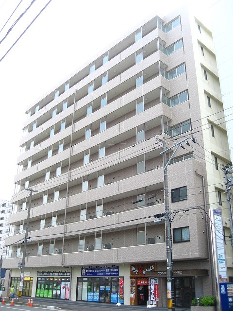 新潟市中央区南笹口のマンションの建物外観