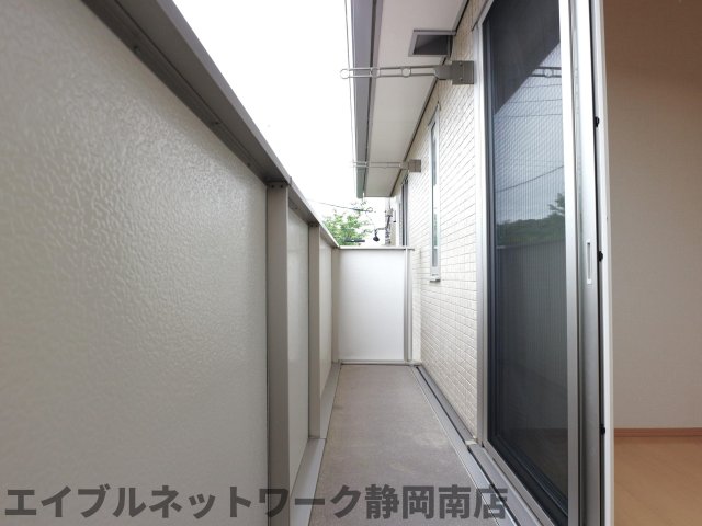 バルコニー　お洗濯にも便利なバルコニー付き