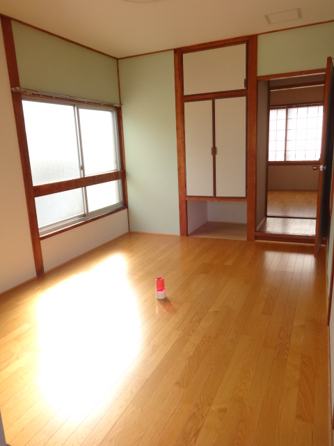 その他設備　2面採光で明るい洋室６帖！