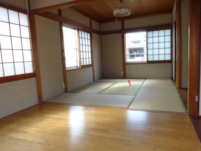 居室・リビング　続き部屋なので広く使えます！