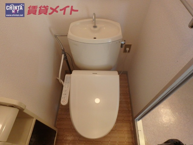 【津市渋見町のアパートのトイレ】