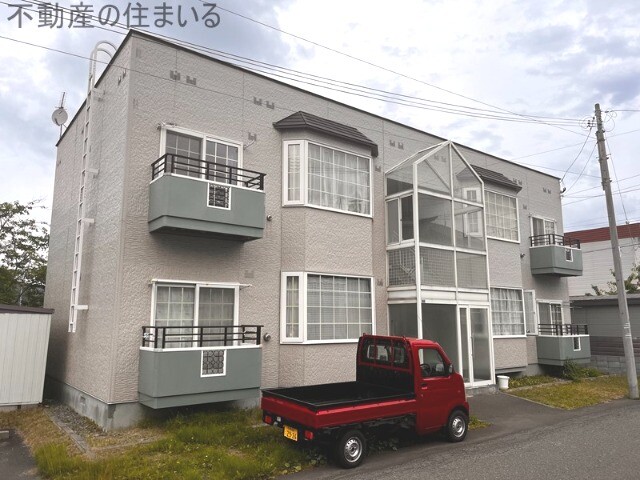 札幌市南区藤野三条のアパートの建物外観