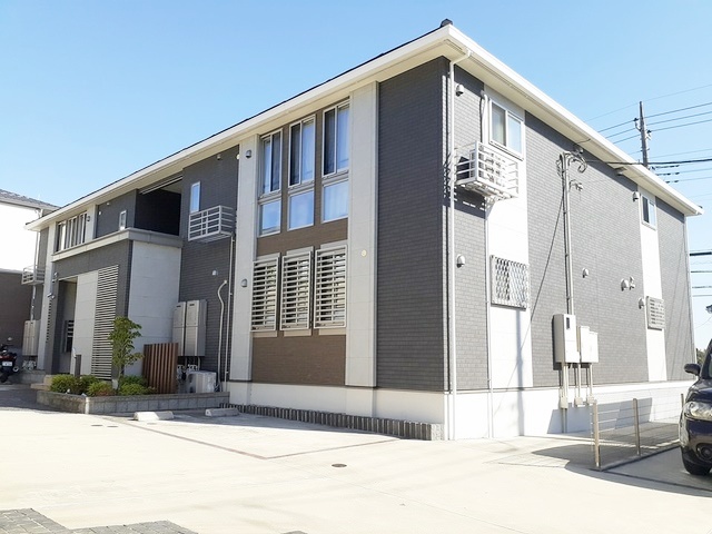 横浜市都筑区二の丸のアパートの建物外観