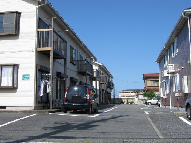 【牛久市柏田町のアパートの駐車場】