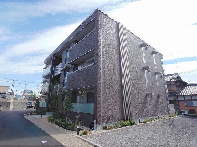 長浜市八幡東町のマンションの建物外観