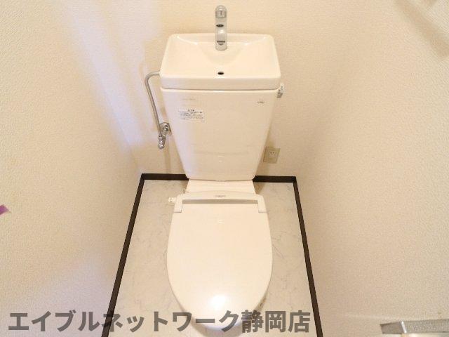ＪＲ東海道本線 安倍川駅 徒歩26分 4階建 築19年のトイレ写真