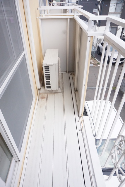 バルコニー　バルコニーがあるので外で洗濯物を干せます☆