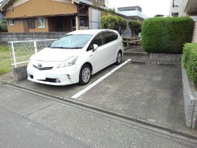 【エステート堀越の駐車場】