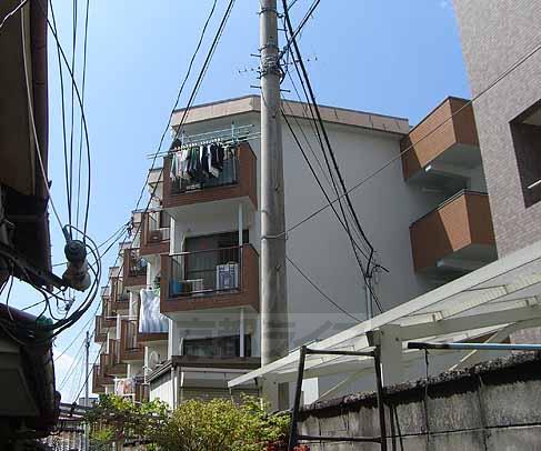 京都市上京区小山町のマンションの建物外観