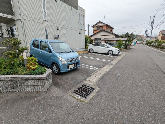 【レジデンスかかみ野の駐車場】