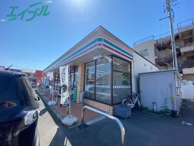 コンビニ　セブンイレブン四日市中川原1丁目店（コンビニ）まで694m