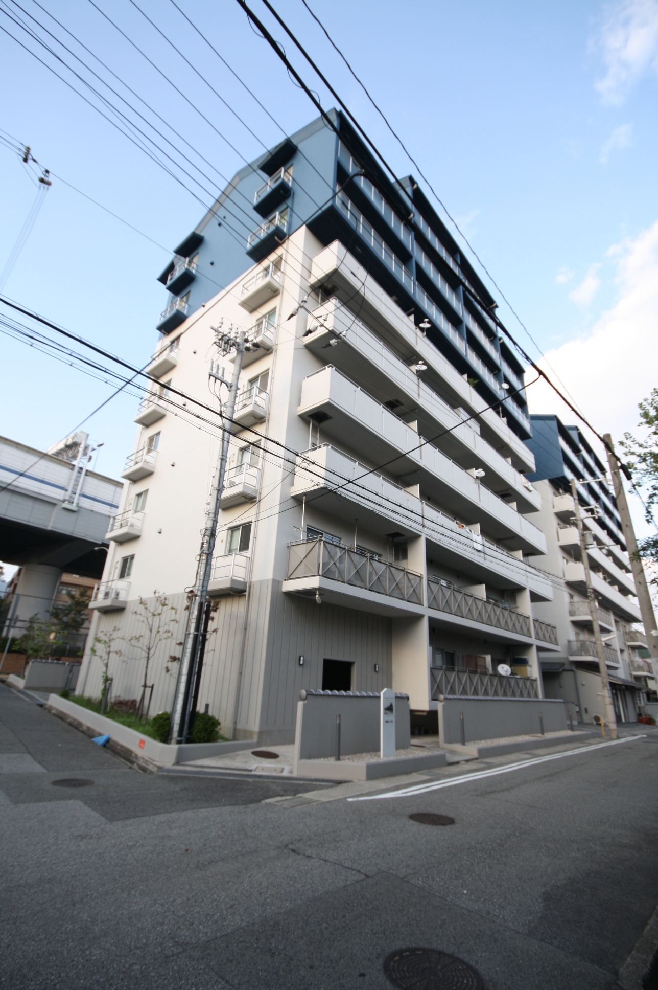 カサベラ新在家ツインズII号館の建物外観