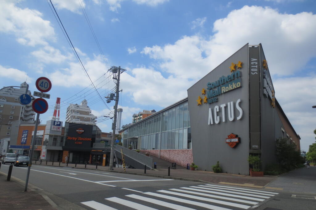 【カサベラ新在家ツインズII号館のショッピングセンター】