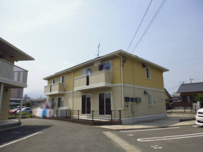 鳥栖市本町のアパートの建物外観