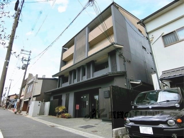 京都市上京区笹屋町１丁目のマンションの建物外観