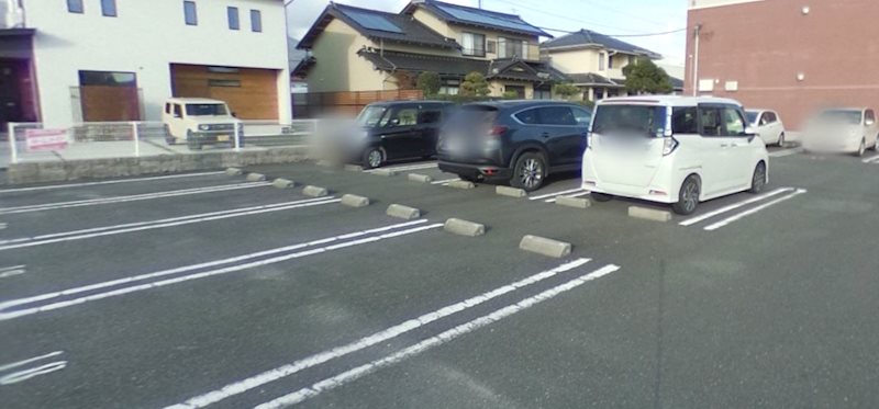 【カーサ・フィオーレの駐車場】