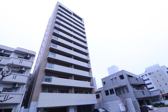 【広島市中区千田町のマンションの建物外観】