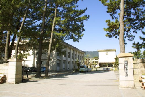 中学校　姶良市立重富中学校（中学校）まで1052m