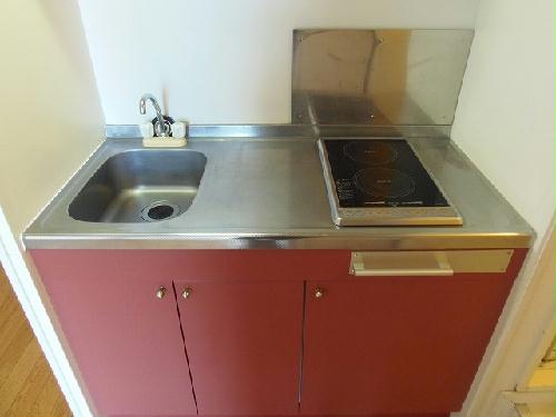 キッチン　電気コンロ完備です（お部屋によってメーカー等異なります）