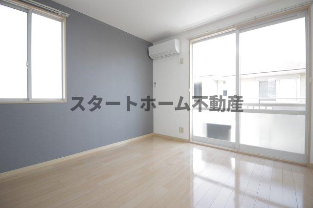 居室・リビング　こちらの居間で趣味の時間をお楽しみください