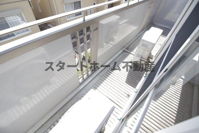 バルコニー　外からの目が気にならないバルコニーで洗濯物が干せます