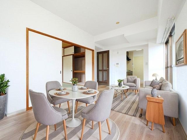 居室・リビング　CGで家具等を配置したもので家具等は含まれません