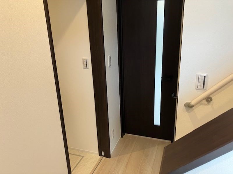 玄関　玄関ホールで室内のプライバシーを守ります