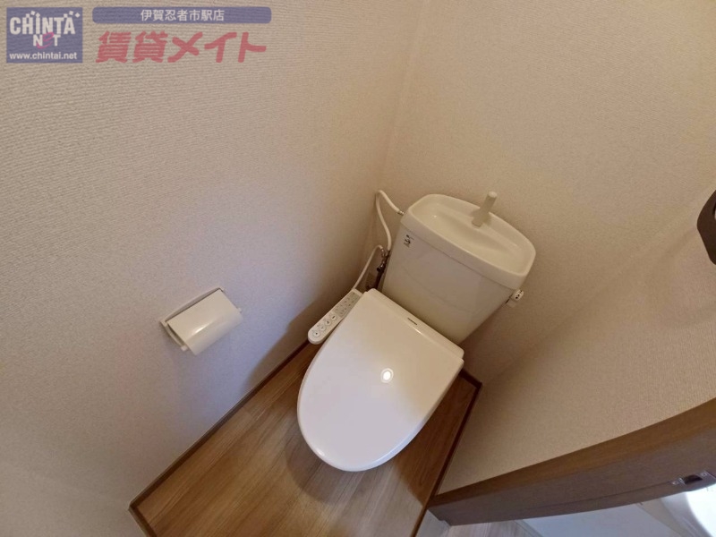 トイレ　別部屋参考写真となります。