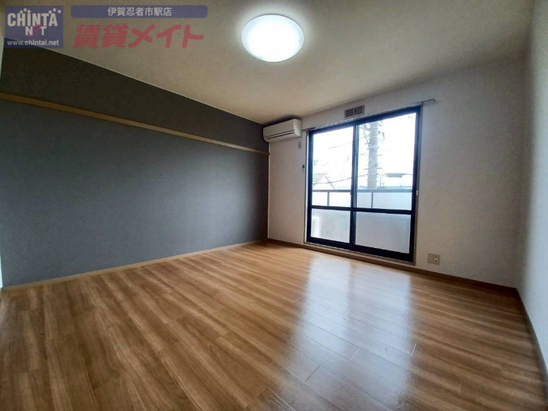 居室・リビング　別部屋参考写真となります。