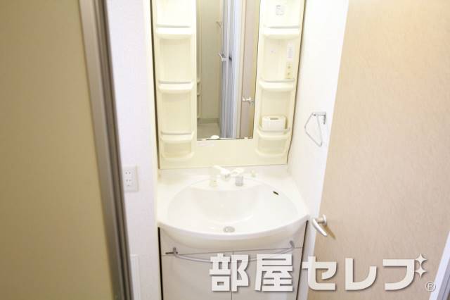洗面設備　独立洗面化粧台です。