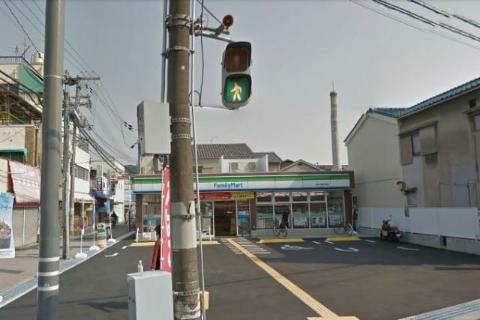 バーンフリート総持寺　ファミリーマート茨木中総持寺町店（その他　74m）