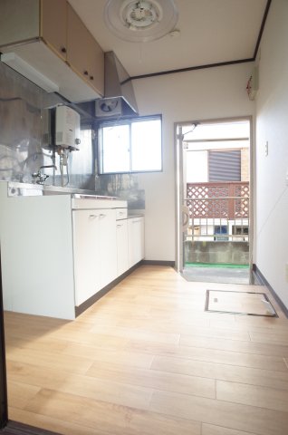 居室・リビング　キッチン、広々してて開放的！