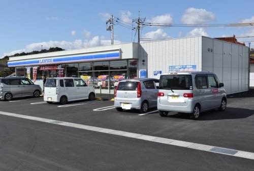 コンビニ　ローソン東広島サイエンスパーク東店（コンビニ）まで292m