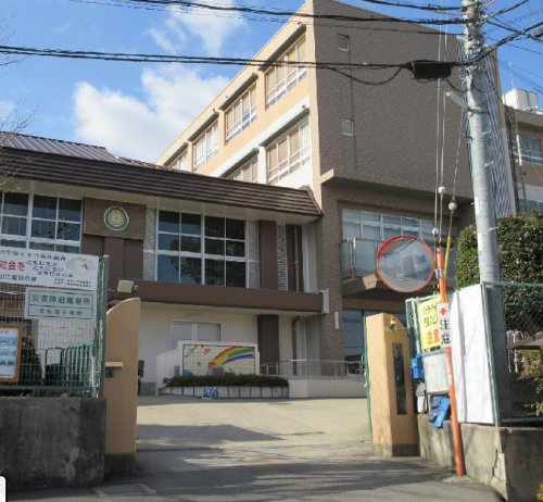 小学校　和泉市立北松尾小学校（小学校）まで225m